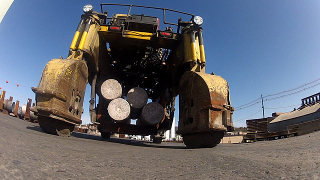 GoPro HD Hero2 on the Steel Mill Shoot GoPro HD Hero2钢磨机射击