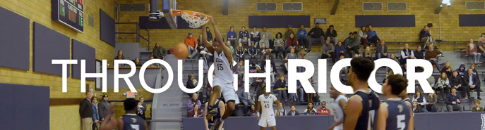 显示运动跟踪文本的视频的截图。